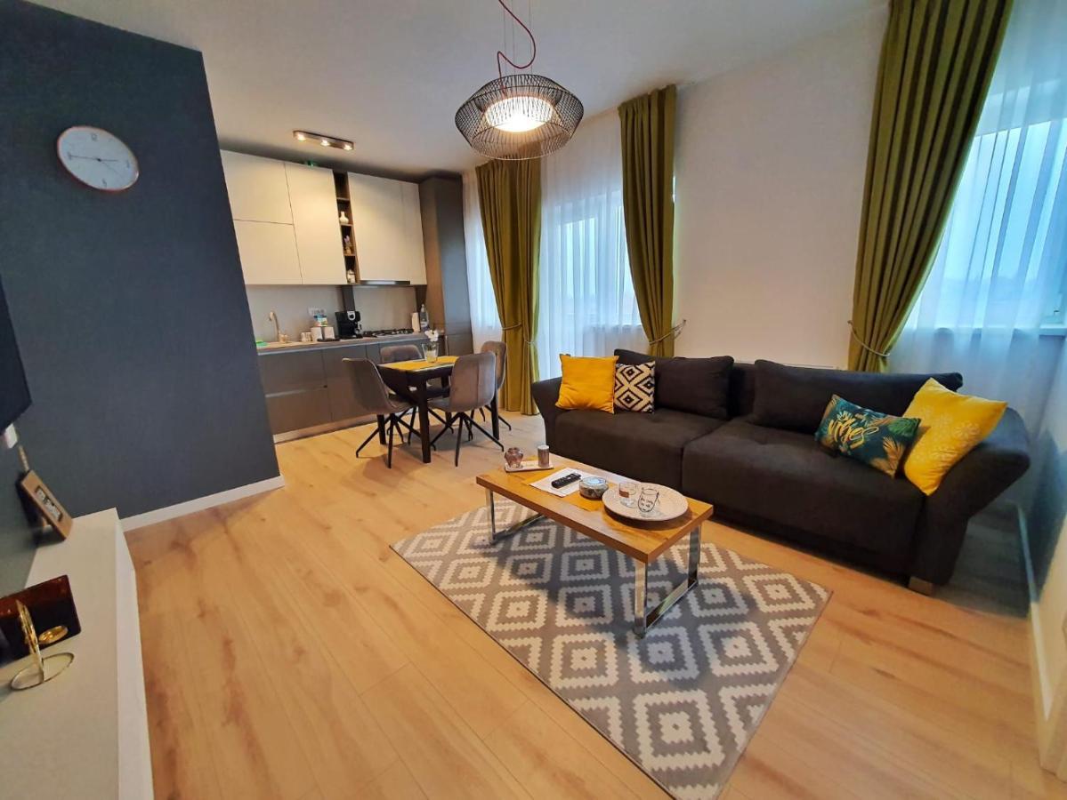Elias Central Apartment - 2 Bedrooms & Free Parking Oradea Exterior photo